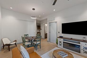 175 Lex   Walkable Downtown Lexington & Rupp Arena   Full Condos