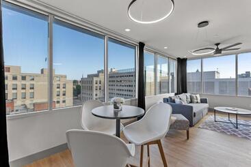 175 Lex   Walkable Downtown Lexington & Rupp Arena   Full Condos