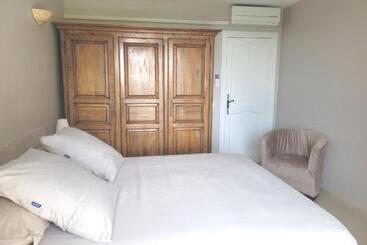 تختخواب و صبحانه Cosy Cottage With Private Pool