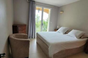 تختخواب و صبحانه Cosy Cottage With Private Pool
