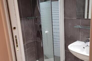 تختخواب و صبحانه Cosy Cottage With Private Pool