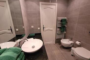 تختخواب و صبحانه Cosy Cottage With Private Pool