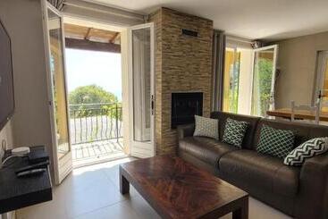 تختخواب و صبحانه Cosy Cottage With Private Pool