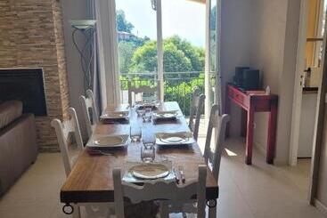 تختخواب و صبحانه Cosy Cottage With Private Pool