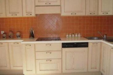 تختخواب و صبحانه Cosy Cottage With Private Pool