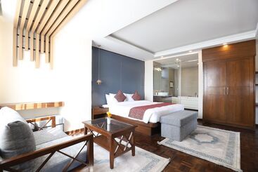 Apex Business Hotel   Airport
