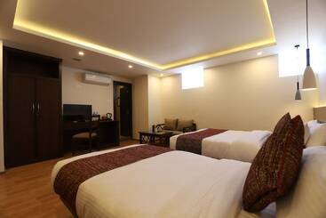 Apex Business Hotel   Airport