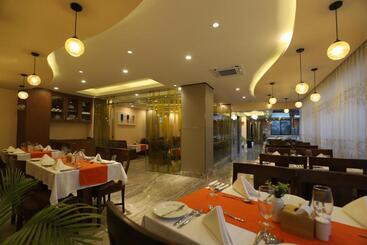 Apex Business Hotel   Airport