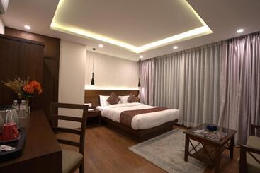Apex Business Hotel   Airport