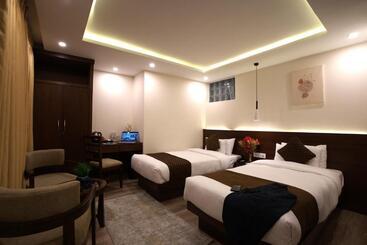 Apex Business Hotel   Airport