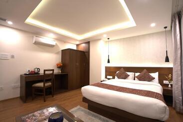 Apex Business Hotel   Airport