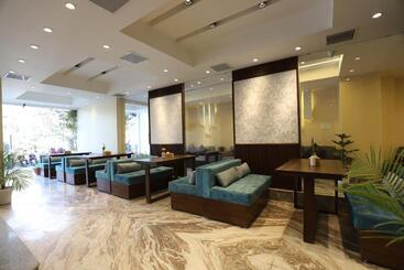 Apex Business Hotel   Airport