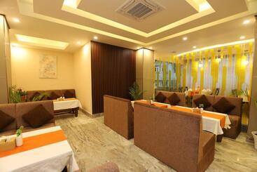 Apex Business Hotel   Airport