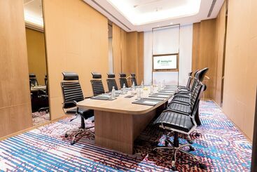 هتل Holiday Inn Lucknow Airport, An Ihg
