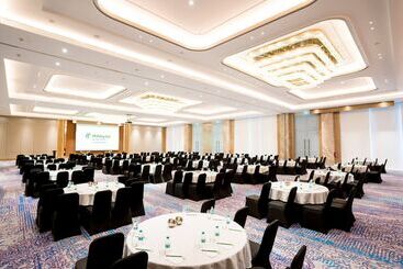 هتل Holiday Inn Lucknow Airport, An Ihg