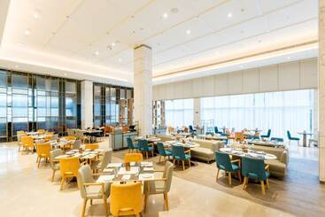 هتل Holiday Inn Lucknow Airport, An Ihg