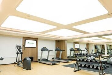 هتل Holiday Inn Lucknow Airport, An Ihg