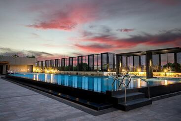 هتل Holiday Inn Lucknow Airport, An Ihg