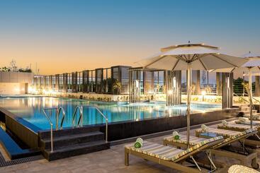 هتل Holiday Inn Lucknow Airport, An Ihg