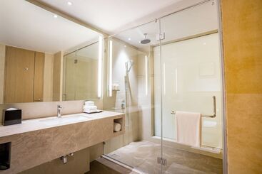 هتل Holiday Inn Lucknow Airport, An Ihg