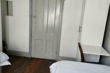 旅馆 Msunduzi River View Backpackers
