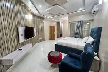 Clique Court Hotel & Suite