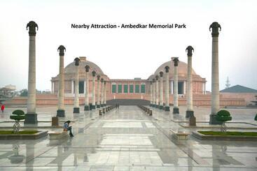 Collection O Hotel Vijay Inn Near Gomti Riverfront Park