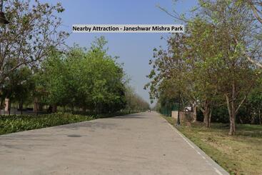 Collection O Hotel Vijay Inn Near Gomti Riverfront Park