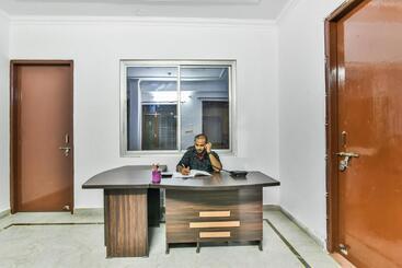 Collection O Hotel Vijay Inn Near Gomti Riverfront Park