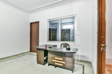 Collection O Hotel Vijay Inn Near Gomti Riverfront Park