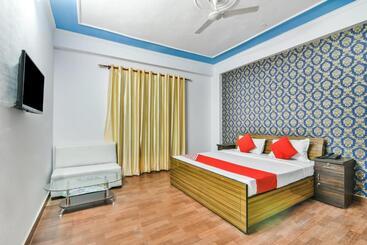 Collection O Hotel Vijay Inn Near Gomti Riverfront Park