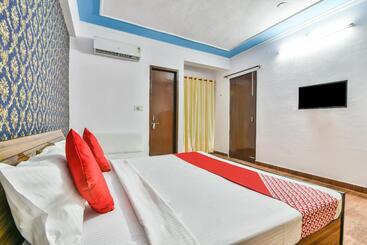 Collection O Hotel Vijay Inn Near Gomti Riverfront Park