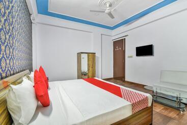 Collection O Hotel Vijay Inn Near Gomti Riverfront Park