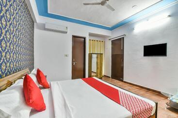 Collection O Hotel Vijay Inn Near Gomti Riverfront Park