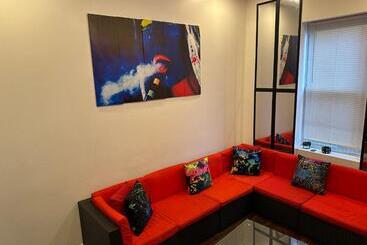 هتل Art Deco Graffiti Suite