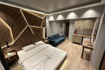 هتل Rose Suites