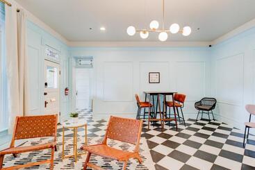 هتل Suite 1 Historic Art City Inn