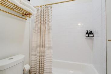 هتل Suite 1 Historic Art City Inn