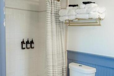 هتل Suite 11 Historic Art City Inn