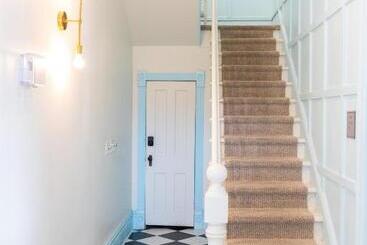 هتل Suite 2 Historic Art City Inn