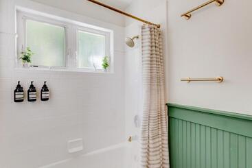 هتل Suite 9 Historic Art City Inn