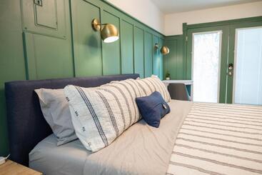 هتل Suite 9 Historic Art City Inn