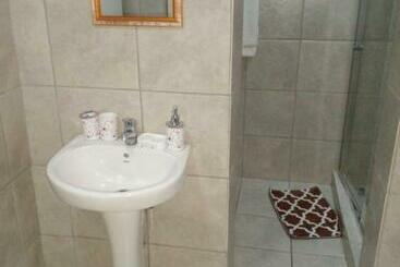 پانسیون Lalamnandzi 4 Guesthouse
