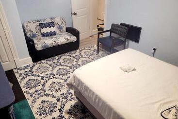 بنسيون Room In Apartment   Blue Room In Delaware