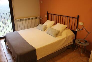 Castell De Ceuró. Hotel Rural