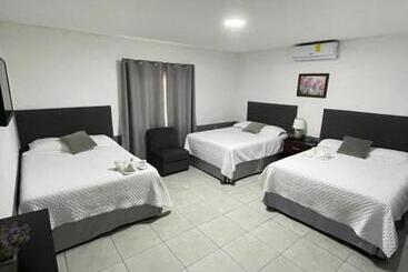 هتل Boutique Los Pinos