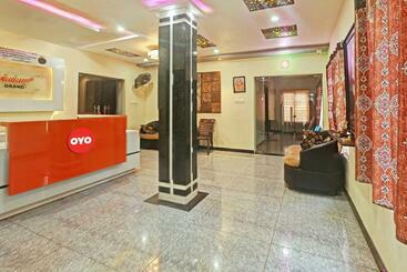 בית מלון כפרי Oyo Flagship 80569 Gokulam Grand