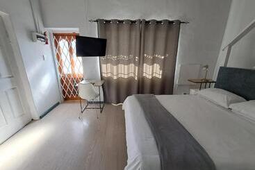 پانسیون Aircommodation Guesthouse