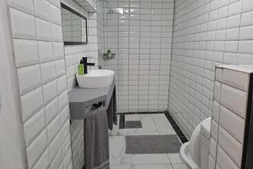 پانسیون Aircommodation Guesthouse