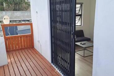 پانسیون Aircommodation Guesthouse